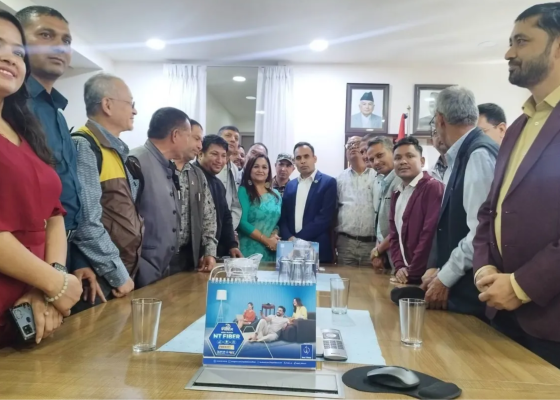 सञ्चारमन्त्री र पत्रकार महासंघ अध्यक्षबीच चर्काचर्की, मन्त्रीले होस गुमाउँदा अध्यक्ष शर्माले फर्काइन् कठोर जवाफ सञ्चारमन्त्री र पत्रकार महासंघ अध्यक्षबीच चर्काचर्की, मन्त्रीले होस गुमाउँदा अध्यक्ष शर्माले फर्काइन् कठोर जवाफ